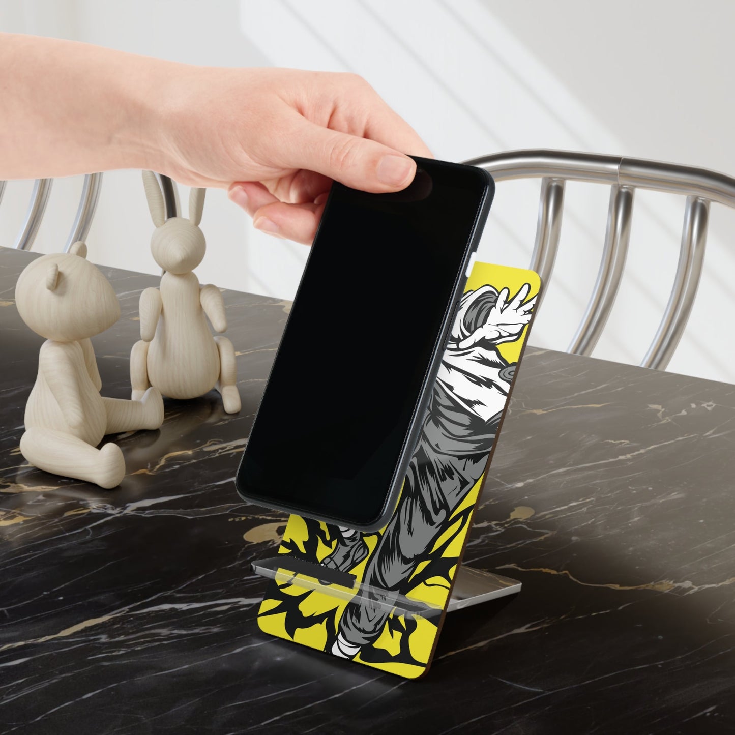 Minato Namikaze Smartphone Stand – Stylish Anime Holder for Fans - AnimeKraf.com